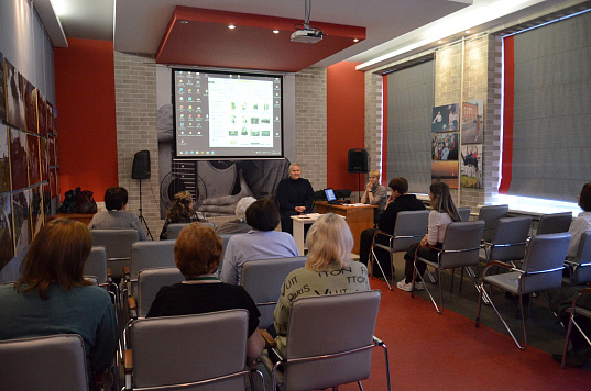 Учимся хранить памятные фотографии и читать по ним